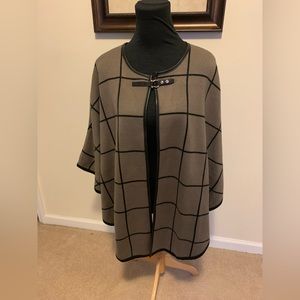 White House Black Market Pullover Shawl  Poncho Size Medium NWOT